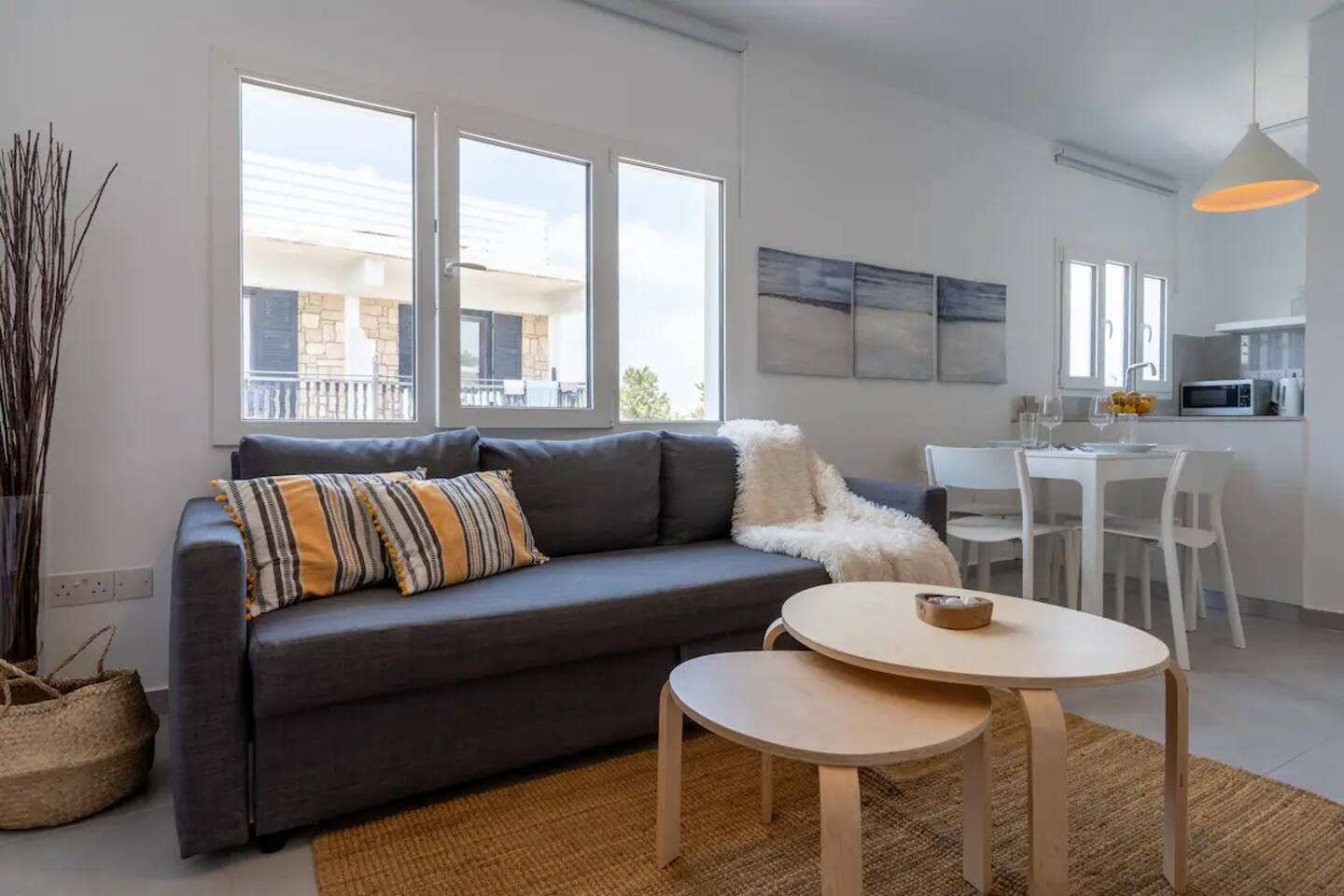 Harbour Central: 1 BR Steps from Beach & Nightlife, photo 3