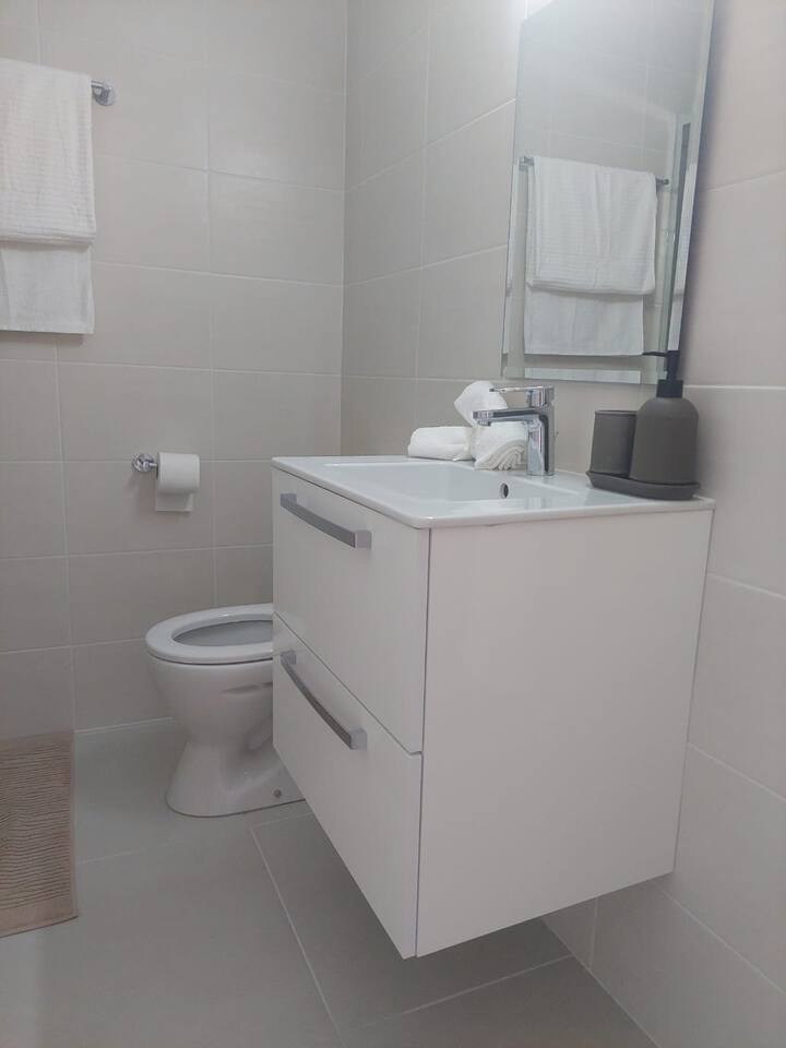 Harbour Central II · 1BR Rooftop Garden · Steps from Beach & Harbour, photo 8