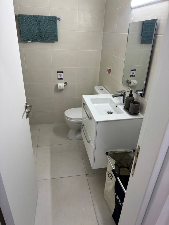 Harbour Central II · 1BR Rooftop Garden · Steps from Beach & Harbour, photo 9